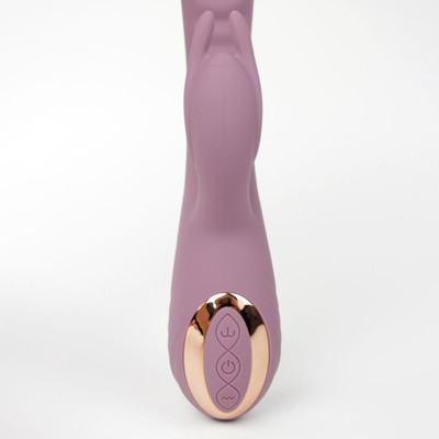 Foto 6 do produto Vibrador de Ponto G com Texturas Ondulares e Clitóris em Forma de Coelho, 10 Modos de Vibração e 5 Níveis de Velocidade de Pulsação - Topo Toys Essencial Throb Bunny | Disponível em 2 Cores