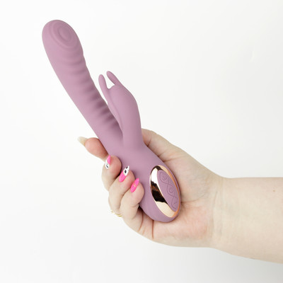 Foto 7 do produto Vibrador de Ponto G com Texturas Ondulares e Clitóris em Forma de Coelho, 10 Modos de Vibração e 5 Níveis de Velocidade de Pulsação - Topo Toys Essencial Throb Bunny | Disponível em 2 Cores
