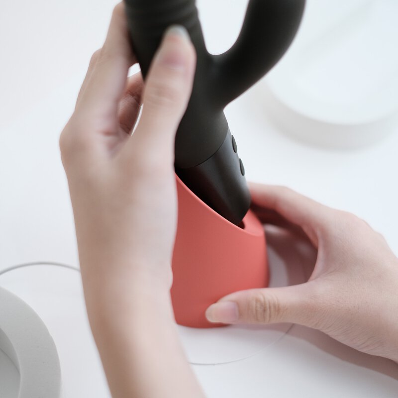 Vibrador Rabbit com 10 Modos de Vibração, 3 Movimentos de Vai e Vem e Base Recarregável - Winyi Hailey | 15 x 3,4 cm | Disponível em 2 Cores - 4