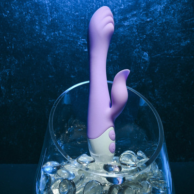 Vibrador Rabbit com 10 Modos de Vibração, Texturas Massageadoras e Estimulador de Clitóris com Língua Estimuladora - Evolved Pleasing Petal | 12,8 x 3,4 cm