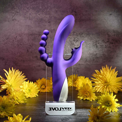 Foto 4 do produto Vibrador Rabbit com 3 Funções, 8 Modos de Vibração, Resistente à Água e Recarregável - Evolved Lick Me Triple Stim Vibe | 12 x 3,7 cm