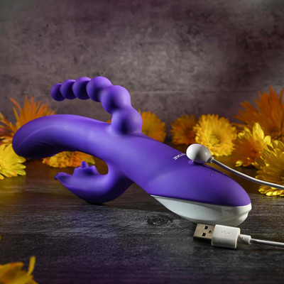 Foto 3 do produto Vibrador Rabbit com 3 Funções, 8 Modos de Vibração, Resistente à Água e Recarregável - Evolved Lick Me Triple Stim Vibe | 12 x 3,7 cm