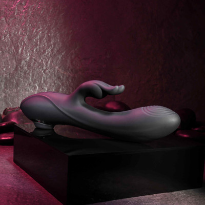 Foto 3 do produto Vibrador Rabbit Com 3 Motores, Sugador, 10 Modos de Vibração e Carregamento via Cabo USB - Evolved Hole | 11 x 3,5 cm