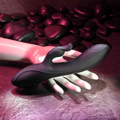 Foto 5 do produto Vibrador Rabbit Com 3 Motores, Sugador, 10 Modos de Vibração e Carregamento via Cabo USB - Evolved Hole | 11 x 3,5 cm