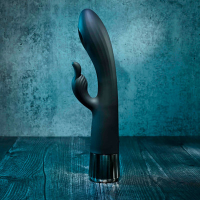 Foto 2 do produto Vibrador Rabbit com 7 Modos de Vibração, Função Aquecimento, Resfriamento e Carregamento via Cabo USB Magnético - Evolved Heat Up & Chill | 12,5 x 3,6 cm