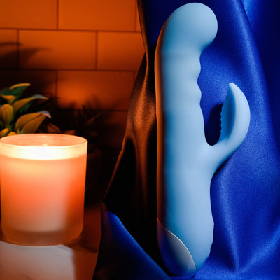 Foto 1 do produto Vibrador Rabbit com 7 Movimentos "Vai e Vem", 3 Modos de Vibração e Carregamento via USB - Evolved Thump 'N Thrust | 12 x 3,4 cm