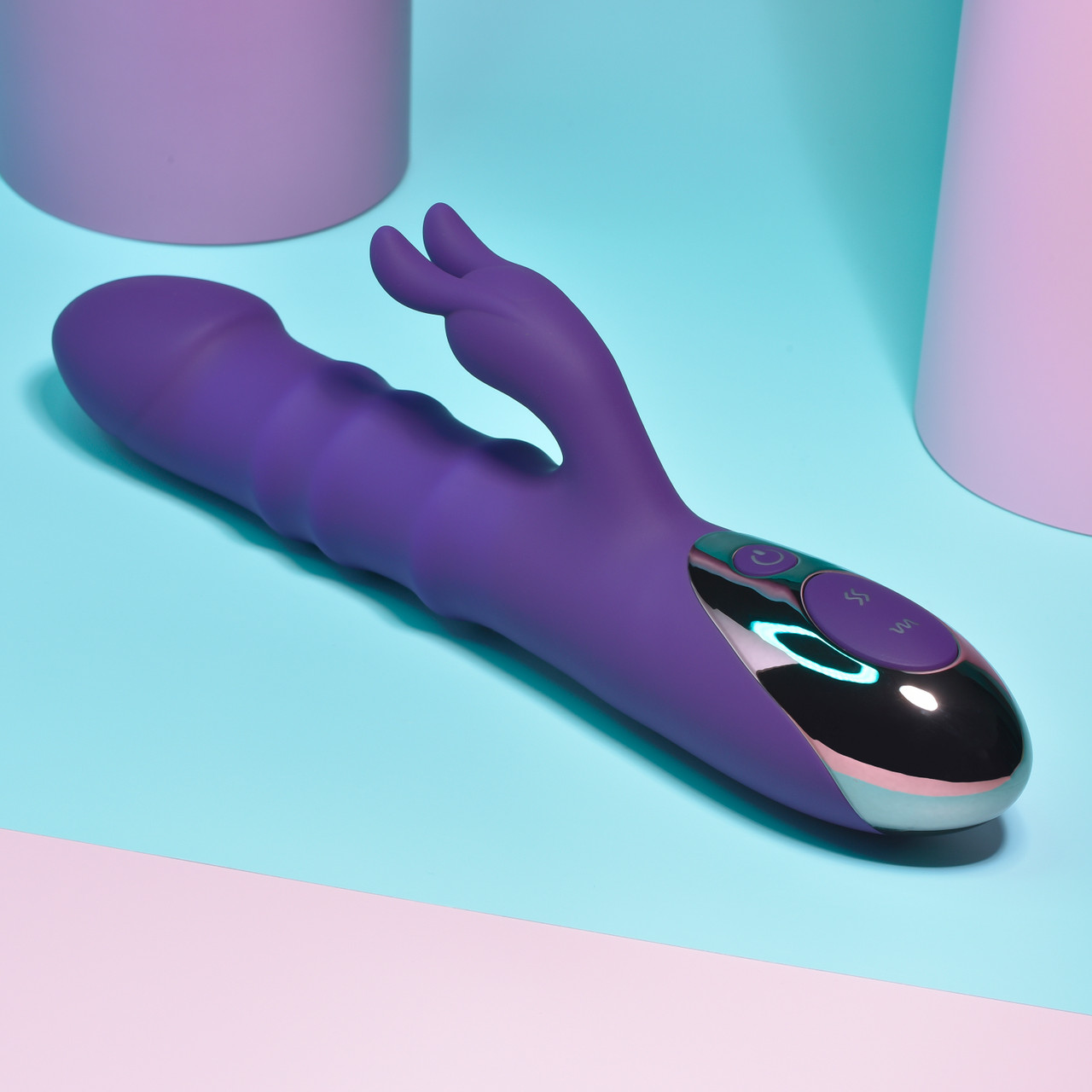 Vibrador Rabbit com Anéis Massageadores em 3 Níveis, 10 Modos de Vibração e Carregamento via Cabo USB - Evolved Playboy Pleasure Hop To It | 13,5 x 3,7 cm - 2