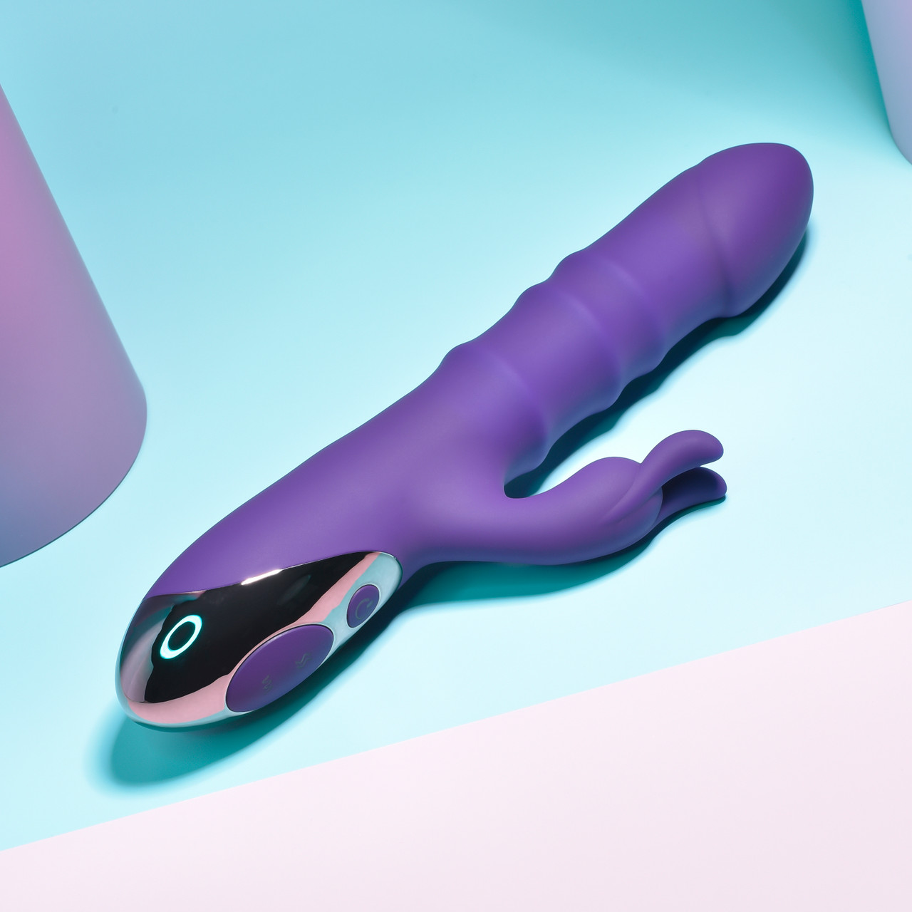 Vibrador Rabbit com Anéis Massageadores em 3 Níveis, 10 Modos de Vibração e Carregamento via Cabo USB - Evolved Playboy Pleasure Hop To It | 13,5 x 3,7 cm - 3