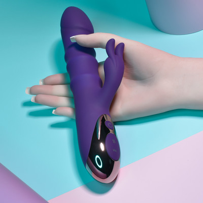 Vibrador Rabbit com Anéis Massageadores em 3 Níveis, 10 Modos de Vibração e Carregamento via Cabo USB - Evolved Playboy Pleasure Hop To It | 13,5 x 3,7 cm
