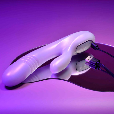 Foto 5 do produto Vibrador Rabbit Recarregável com 10 Vibrações, Movimentos de Vai e Vem e Função Aquecimento - Evolved Playboy Pleasure Bumping Bunny | 13,8 x 3,7 cm