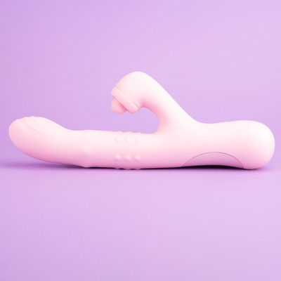 Foto 2 do produto Vibrador Rabbit em Silicone com 10 Pulsações, Vibrações, Função ''Vem Cá'' e Carregamento USB Magnético - Exclusiva Fernanda
