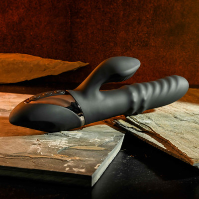 Foto 2 do produto Vibrador Rabbit em Silicone com Anéis Massageadores, 3 Motores e Carregamento via Cabo USB - Evolved Ring It Home | 11,5 x 3,3 cm