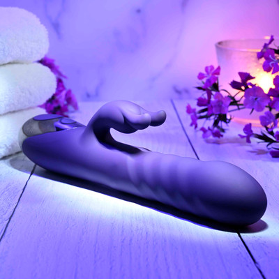 Foto 2 do produto Vibrador Rabbit em Silicone Macio com 3 Movimentos, 10 Modos de Vibração, Resistente À Água e Recarregável - Evolved Rascally Rabbit | 12 x 3,6 cm