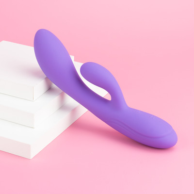 Foto 2 do produto Vibrador Rabbit em Silicone Soft Touch com 10 Modos de Vibração e Carregamento via Cabo USB - Exclusiva Elysian