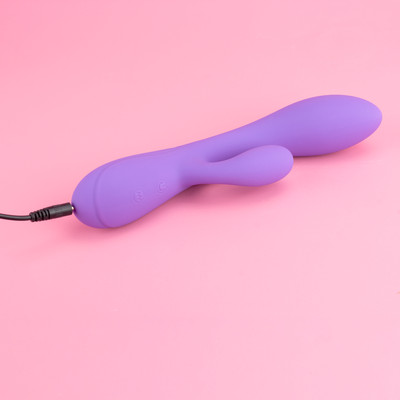 Foto 3 do produto Vibrador Rabbit em Silicone Soft Touch com 10 Modos de Vibração e Carregamento via Cabo USB - Exclusiva Elysian