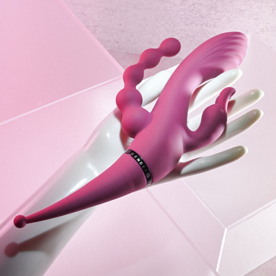 Vibrador Recarregável com 4 Pontos de Estimulação, 3 Motores, Totalmente sem Gênero em Silicone Suave - Gender X Four By Four