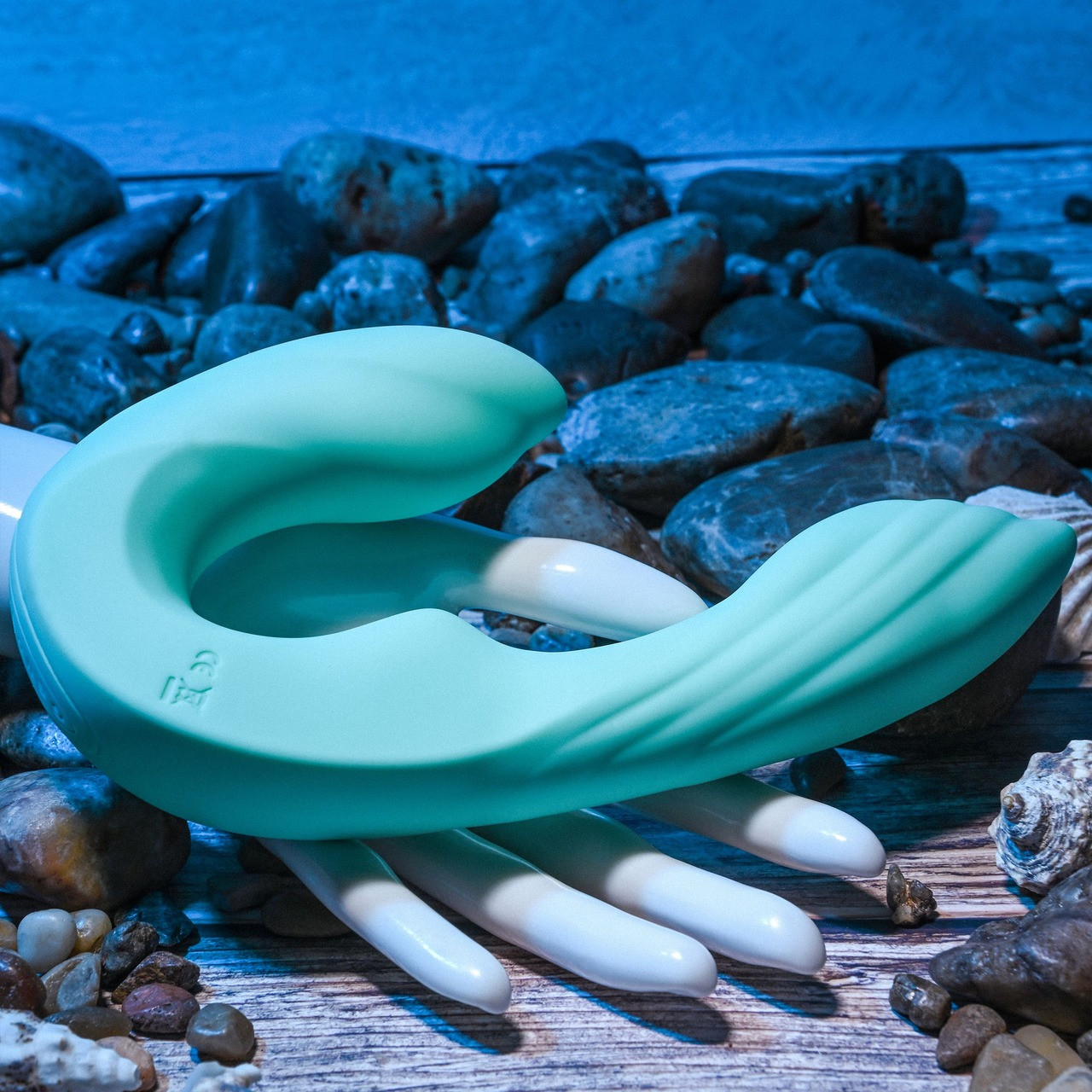 Vibrador Recarregável em Silicone Aveludado com 7 Poderosas Vibrações, 5 Intensidades de Velocidade e Controle Remoto sem Fio - Gender X Strapless Seashell | 13 x 3,9 cm - 5