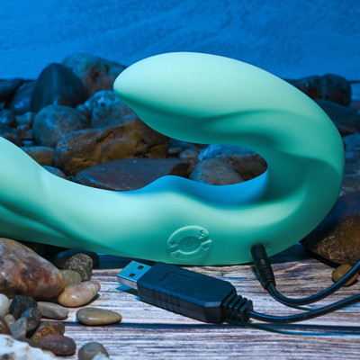 Foto 4 do produto Vibrador Recarregável em Silicone Aveludado com 7 Poderosas Vibrações, 5 Intensidades de Velocidade e Controle Remoto sem Fio - Gender X Strapless Seashell | 13 x 3,9 cm