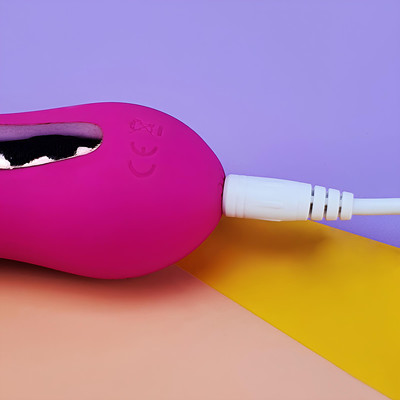 Foto 4 do produto Vibrador de Clitóris em Silicone com Ponta Bifurcada, 10 Modos de Vibração e Recarregável - Aphrodisia Hidden Sweetie | 16 x 3,3 cm | Disponível em 2 Cores