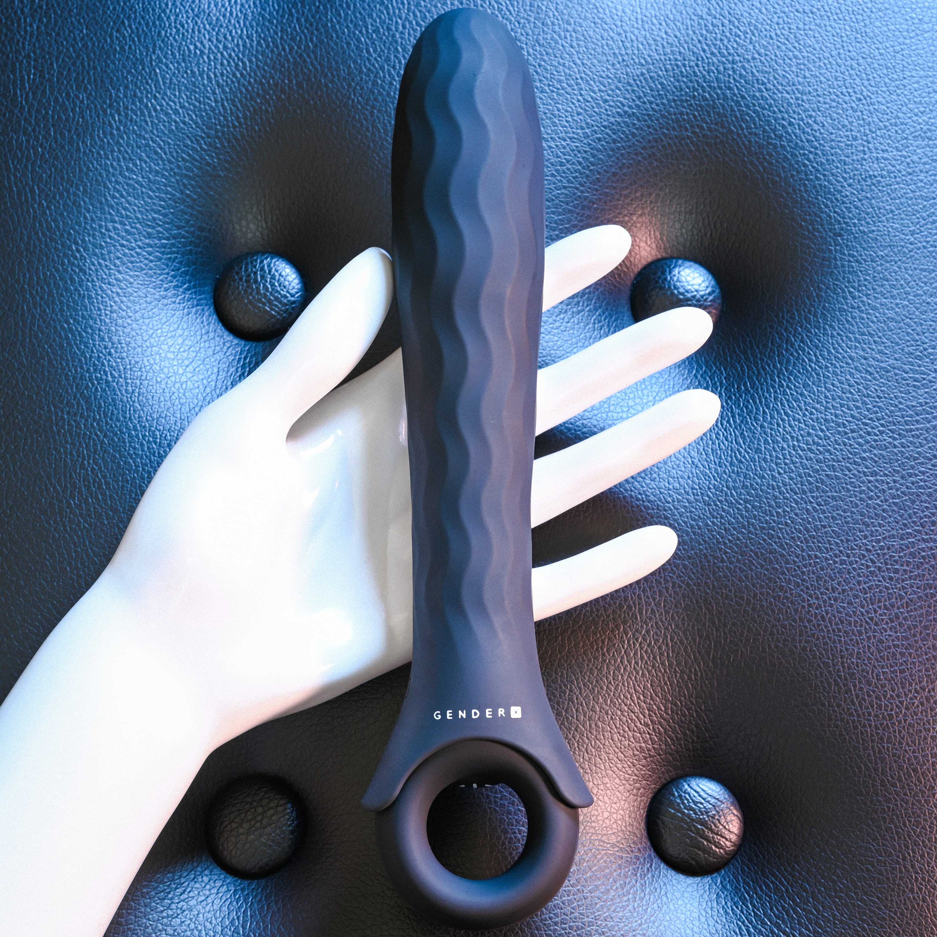 Vibrador Sem Gênero com Eixo Texturizado, Alça de Segurança e 12 Vibrações Potentes - Gender X PowerHouse | 15 x 3,5 cm - 3