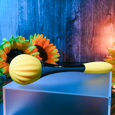 Foto 2 do produto Vibrador sem Gênero Recarregável em Silicone Aveludado e Cromado com 10 Modos de Vibração - Gender X Sunflower | 20 x 4,5 cm