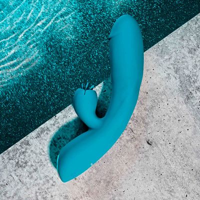 Foto 3 do produto Vibrador de Ponto G e Clitóris com 12 Modos de Vibração, Movimentos, Resistente À Água e Recarregável - Evolved Fierce Flicker | 11 x 3,5 cm