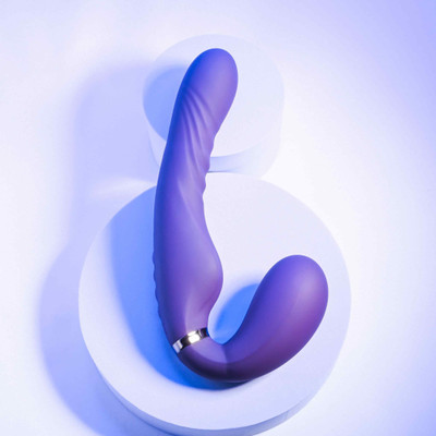 Foto 2 do produto Vibrador Strap On com Ponta Inflável em Silicone, 10 Modos de Vibração, 3 Velocidades de Movimentos e Recarregável - Evolved Share The Love | 11 x 3,6 cm