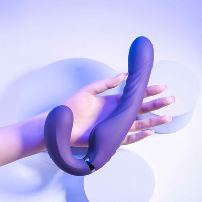 Vibrador Strap On com Ponta Inflável em Silicone, 10 Modos de Vibração, 3 Velocidades de Movimentos e Recarregável - Evolved Share The Love | 11 x 3,6 cm