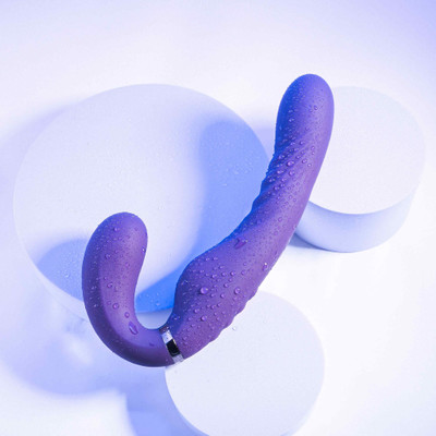 Vibrador Strap On com Ponta Inflável em Silicone, 10 Modos de Vibração, 3 Velocidades de Movimentos e Recarregável - Evolved Share The Love | 11 x 3,6 cm