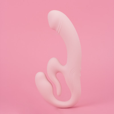 Foto 2 do produto Vibrador Strap On em Silicone com 10 Modos de Vibrações, Controle Remoto Sem Fio e Carregamento via USB - Exclusiva Thalassa