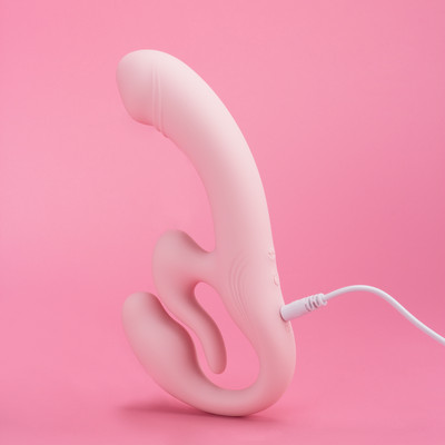 Foto 3 do produto Vibrador Strap On em Silicone com 10 Modos de Vibrações, Controle Remoto Sem Fio e Carregamento via USB - Exclusiva Thalassa