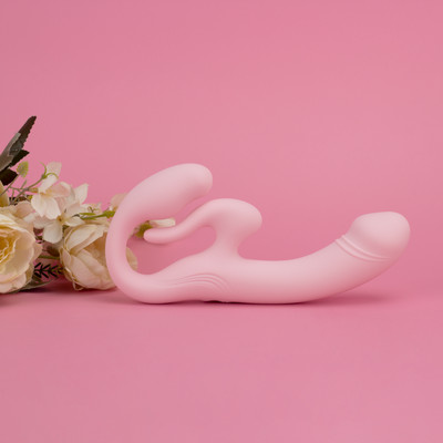 Foto 4 do produto Vibrador Strap On em Silicone com 10 Modos de Vibrações, Controle Remoto Sem Fio e Carregamento via USB - Exclusiva Thalassa