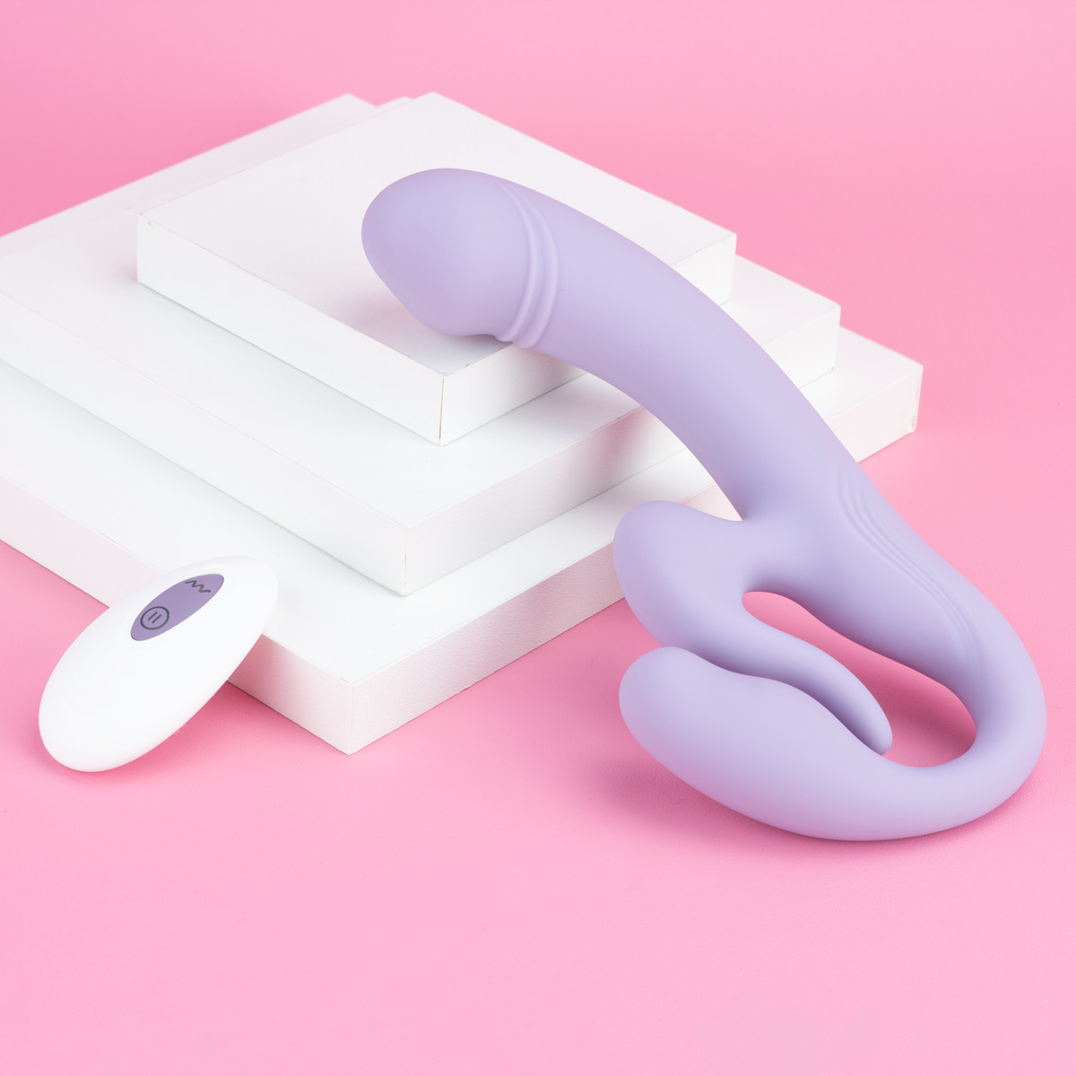 Vibrador Strap On em Silicone com 10 Modos de Vibrações, Controle Remoto Sem Fio e Carregamento via USB - Exclusiva Thalassa | Disponível em 2 Cores - 7