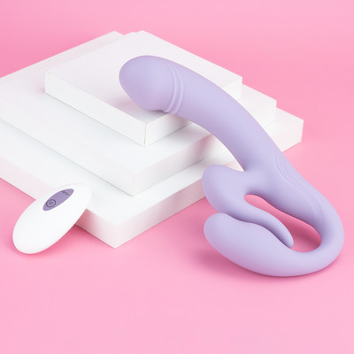 Foto 6 do produto Vibrador Strap On em Silicone com 10 Modos de Vibrações, Controle Remoto Sem Fio e Carregamento via USB - Exclusiva Thalassa | Disponível em 2 Cores