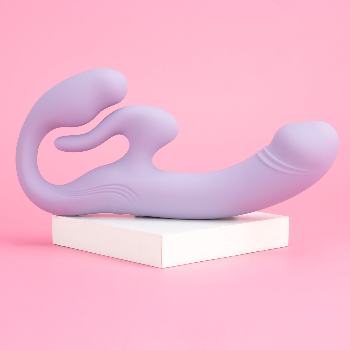 Vibrador Strap On em Silicone com 10 Modos de Vibrações, Controle Remoto Sem Fio e Carregamento via USB - Exclusiva Thalassa | Disponível em 2 Cores - 8
