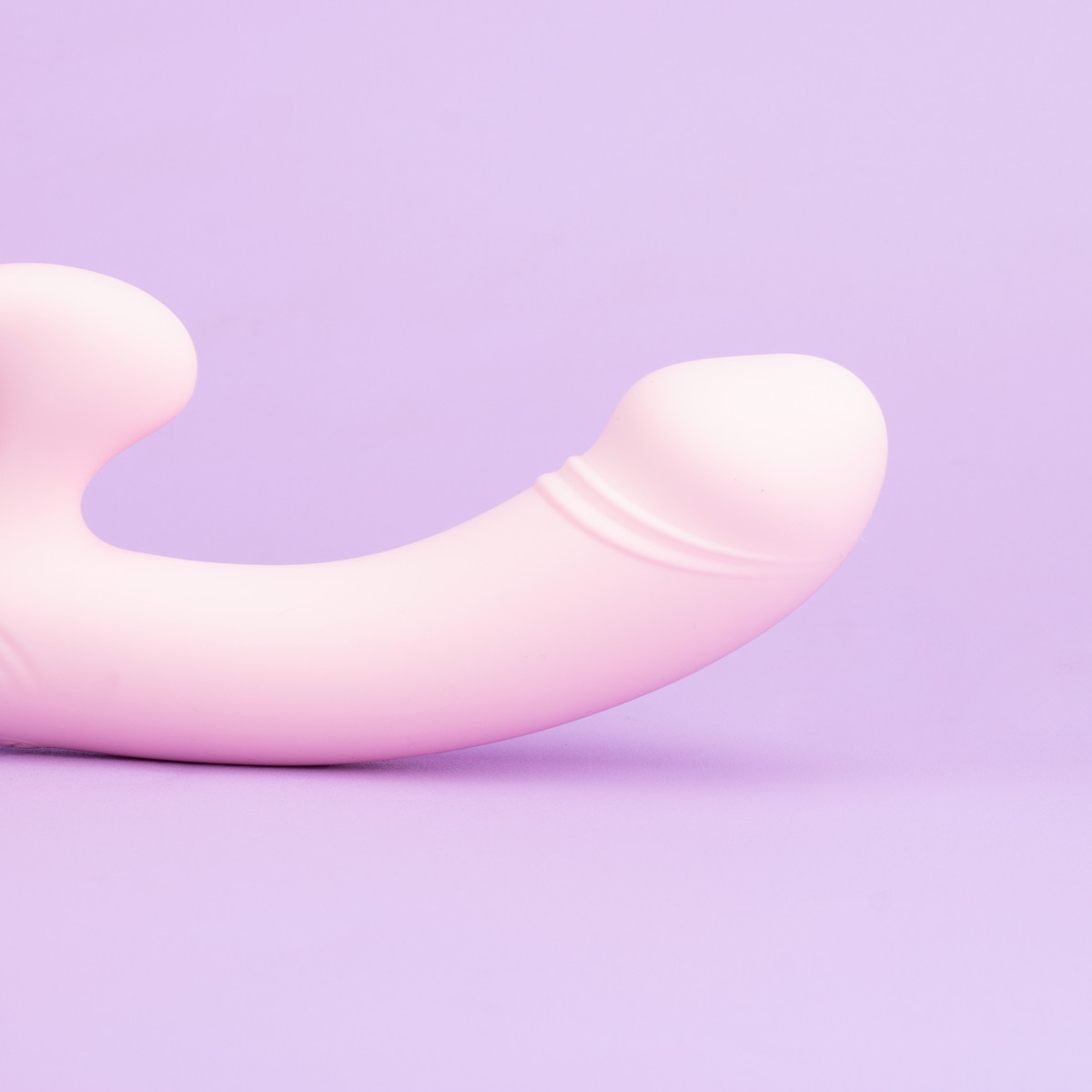 Vibrador Strap On em Silicone com 10 Modos de Vibrações, Controle Remoto Sem Fio e Carregamento via USB - Exclusiva Thalassa | Disponível em 2 Cores - 3