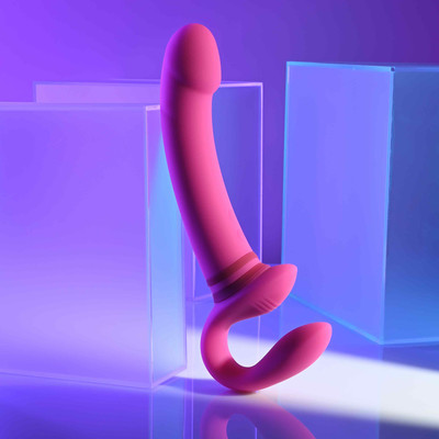 Vibrador Strap On em Silicone com Motor Duplo, 10 Modos de Vibrações e Carregamento via USB - Gender X Sharing Is Caring | 15,5 x 3,6 cm