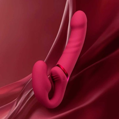 Foto 2 do produto Vibrador Strapless com Controle por Aplicativo, 7 Modos de Vibração, 3 Motores e Recarregável via USB - Lovense Lapis | 14,5 x 3,7 cm