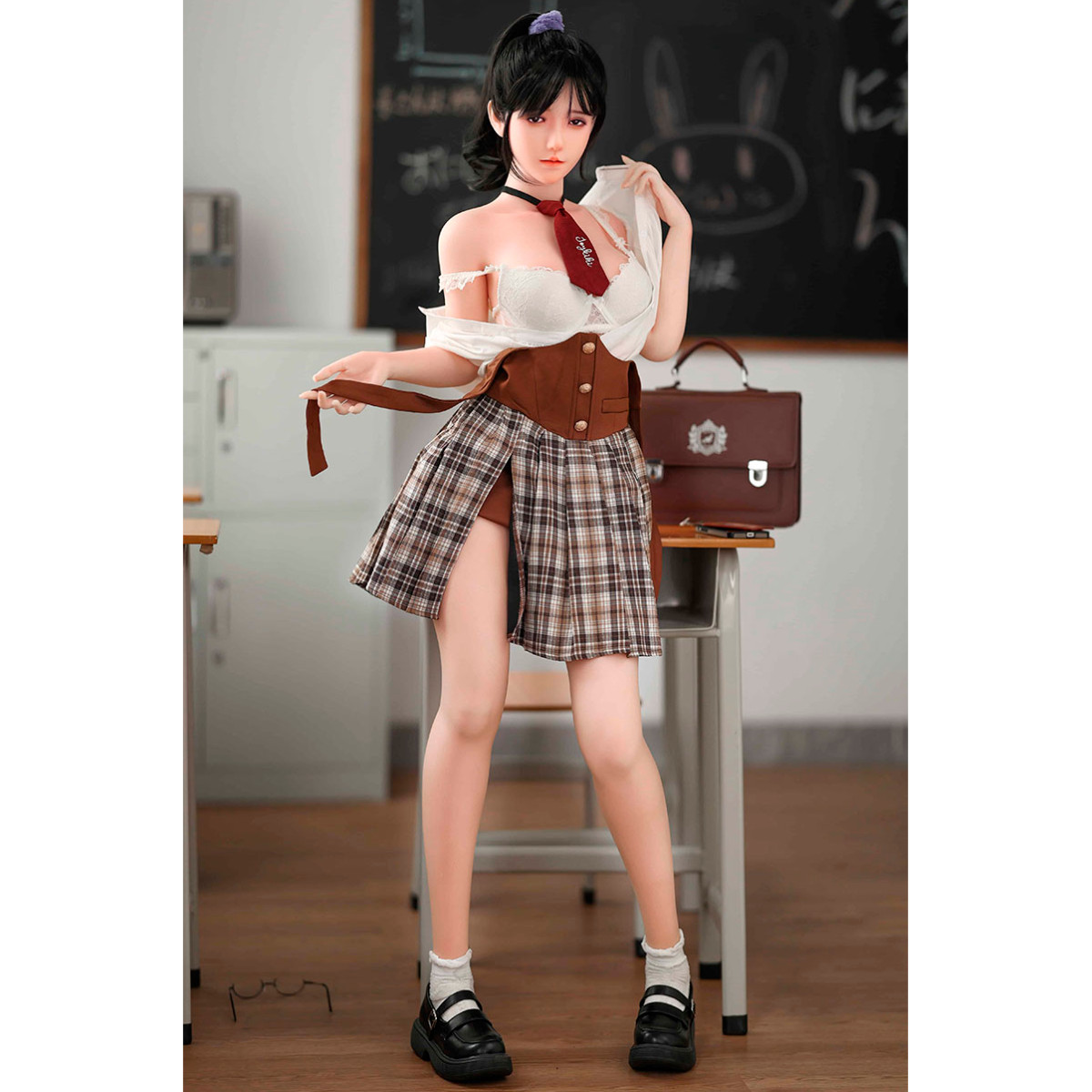 Yumi - Boneca Realística em TPE com Cabelos Pretos, Olhos Azuis, Seios Médios, Vértebras em Aço e Demais Acessórios - 35,5 kg e 1,55 Metros de Altura - 3