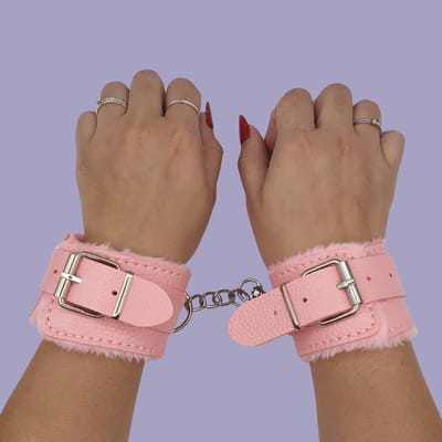 Algemas de Couro Sintético e Pelúcia, com Corrente e Fivelas Ajustáveis - Sexy Import