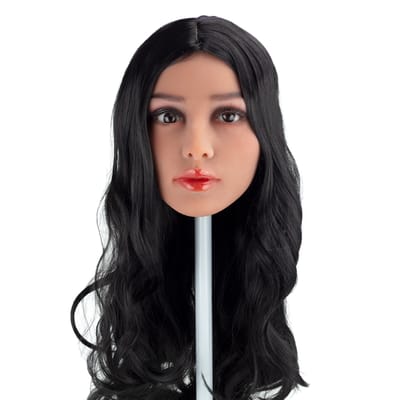 Amanda - Boneca Realística em TPE com Pele Morena, Cabelo Longo, Olhos Castanhos, Seios Médios, Vértebras em Aço e Acessórios - 43 Kg e 1,57 Metros de Altura