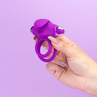 Anel Peniano Duplo em Silicone com Estimulador Clitoriano, Cápsula Vibratória e 10 Modos de Vibração - Exclusiva Argos