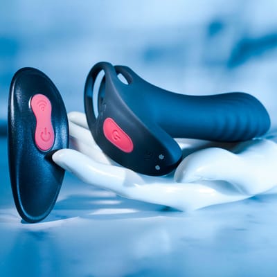 Anel Peniano com Extensor em Silicone, Alça para Escroto, 9 Modos de Vibração e Controle Remoto Sem Fio - Zero Tolerance Vibrating Girth Enhancer | 8,1 x 3 cm