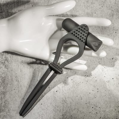Anel Peniano Regulável em Silicone e Cápsula Vibratória com 10 Modos de Vibração e Recarregável - Zero Tolerance Black Tie Affair | 16 x 3,2 cm
