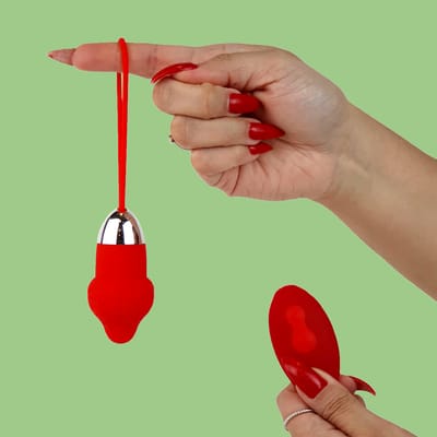 Bullet Recarregável em Silicone com Formato de Morango, 10 Modos de Vibração e Controle Remoto - YouVibe | Disponível em 3 Cores