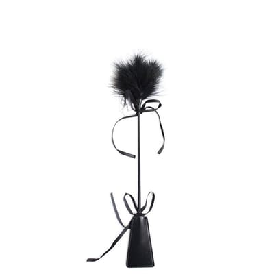 Chibata com Couro Sintético e Pena - 36,5 cm