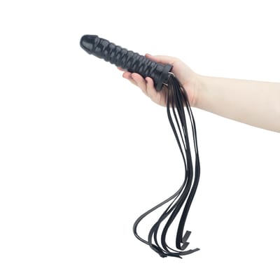 Chicote com Tiras em Couro Ecológico no Formato de Prótese Peniana com Glande Definida e Texturas Onduladas - InNamorata Sex Night | 60 cm