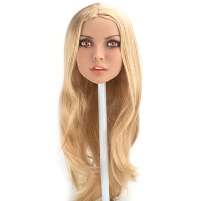 Chloe - Boneca Realística em TPE com Pele Morena, Cabelo Longo, Olhos Castanhos, Seios Pequenos, Vértebras em Aço e Acessórios - 43 Kg e 1,57 Metros de Altura