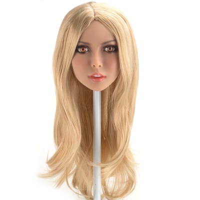 Chloe - Boneca Realística em TPE com Pele Morena, Cabelo Longo, Olhos Castanhos, Seios Pequenos, Vértebras em Aço e Acessórios - 43 Kg e 1,57 Metros de Altura