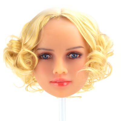 Dayse - Boneca Realística em TPE com Cabelo Curto, Olhos Azuis, Seios Grandes, Vértebras em Aço e Demais Acessórios - 37 kg e 1,68 Metros de Altura